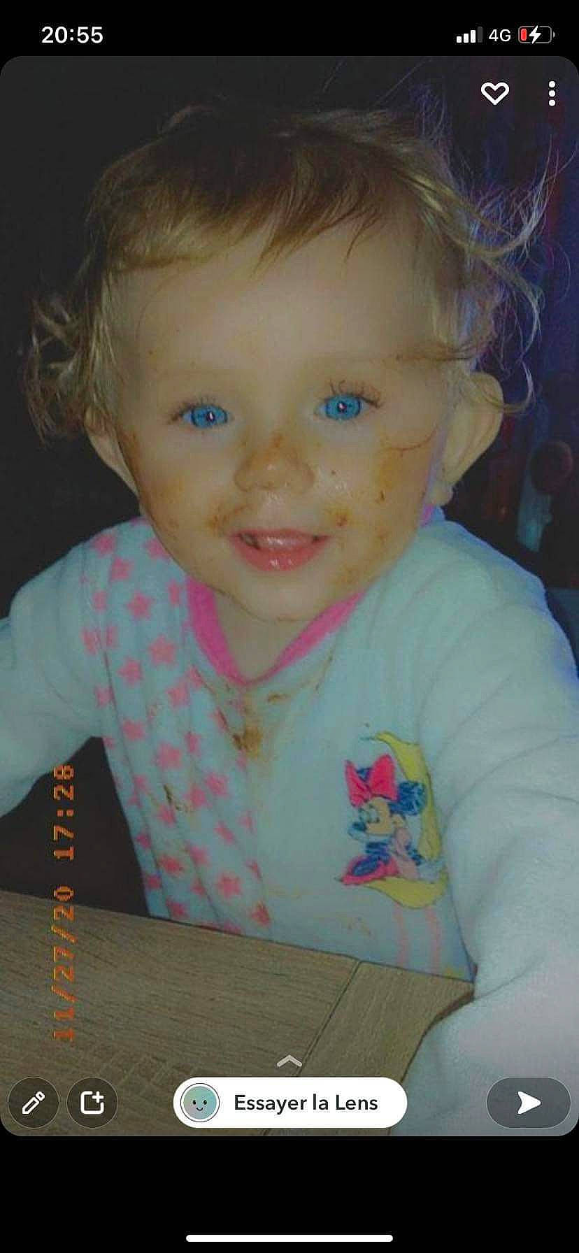 Marion participe au concours pour gagner de l'argent avec cette photo : arm, cheek, chin, ear, eye, eyebrow, face, forehead, hair, hairstyle, head, human_body, lip, mouth, neck, nose, organ, person, product, skin