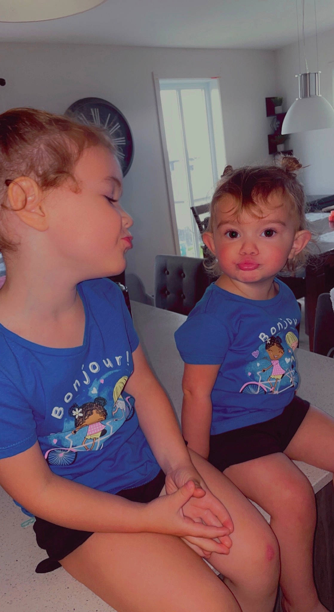 Mayzie-kym a rejoint le concours — aidez-le/la à gagner de superbes lots ! baby_toddler_clothing, cheek, child, finger, fun, happy, iris, joint, lap, mouth, neck, nose, organ, person, sharing, shorts, skin, standing, thigh, toddler