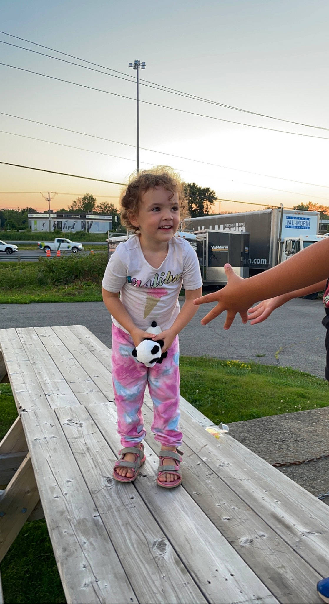 Melody a rejoint le concours — aidez-le/la à gagner de superbes lots ! child, fun, gesture, grass, happy, human_leg, leisure, magenta, person, plant, recreation, sandal, sky, smile, summer, toddler, tree, vacation, walkway, wheel