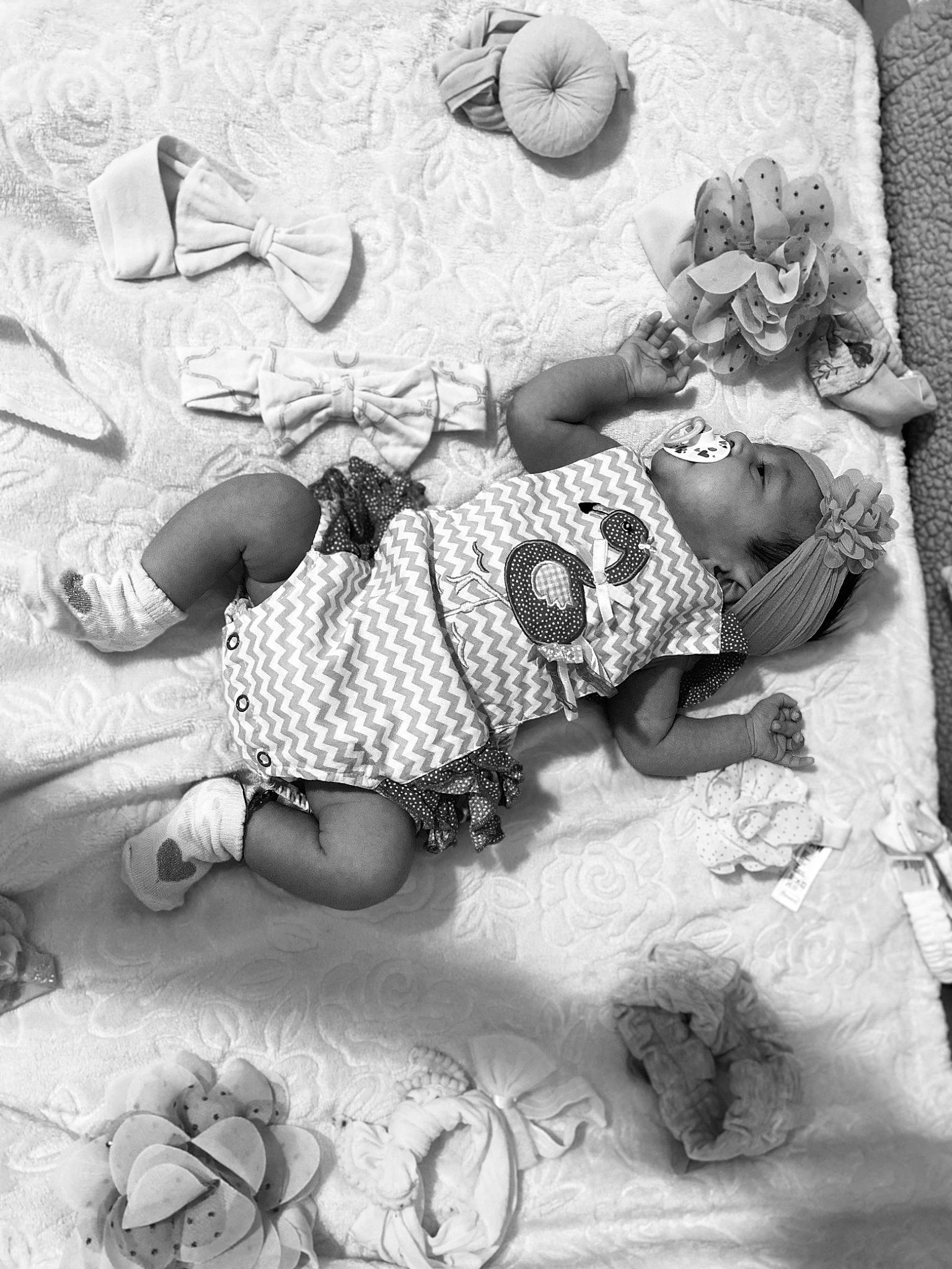 Haynett is registered to the contest to win money with this photo: baby, baby_toddler_clothing, ball, barefoot, foot, person, sandal, slipper, stock_photography, toe