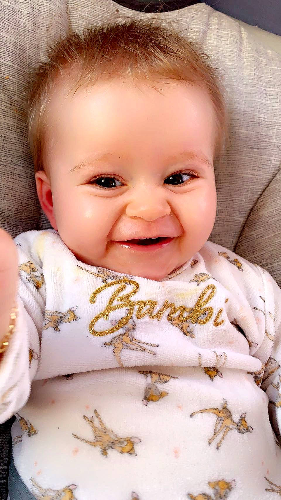 Missy a rejoint le concours — aidez-le/la à gagner de superbes lots ! baby, baby_toddler_clothing, beauty, blond, cheek, child, close_up, collar, eyelash, happy, iris, joy, lip, neck, nose, person, skin, sleeve, smile, textile