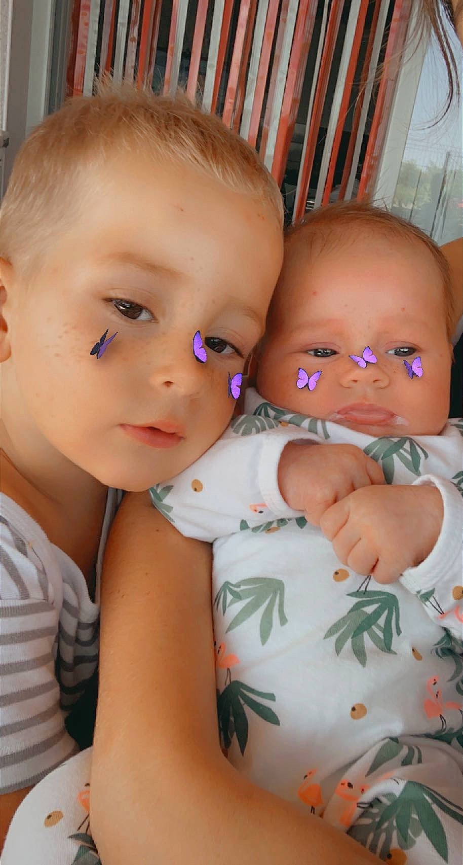 Steven participe au concours pour gagner de l'argent avec cette photo : baby_toddler_clothing, cheek, chin, eye, eyebrow, facial_expression, forehead, gesture, hairstyle, hand, human, human_body, iris, joint, lip, mouth, neck, nose, person, product