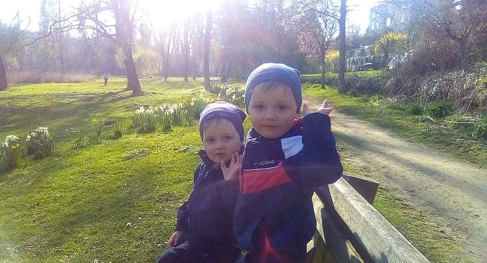 Denys Daniiel a rejoint le concours — aidez-le/la à gagner de superbes lots ! baby, child, fun, grass, happy, hat, headwear, jacket, landscape, leisure, mountainous_landforms, people_in_nature, person, plant, recreation, sitting, sky, spring, toddler, tree