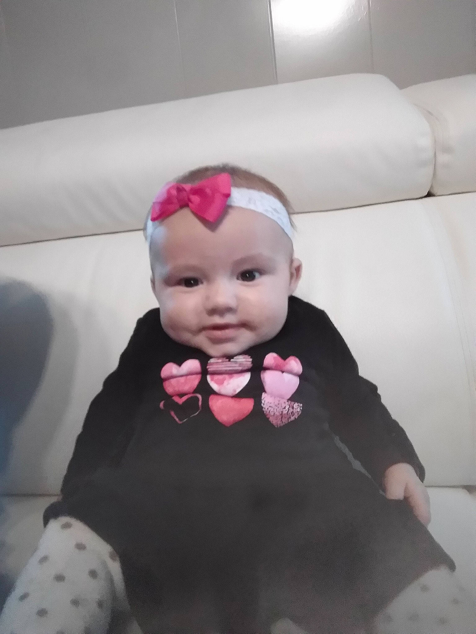 Peyton a rejoint le concours — aidez-le/la à gagner de superbes lots ! cheek, child, day, girl, hair_accessory, head, headband, headgear, infant, mouth, nose, person, pink, product, skin, smile, textile, toddler