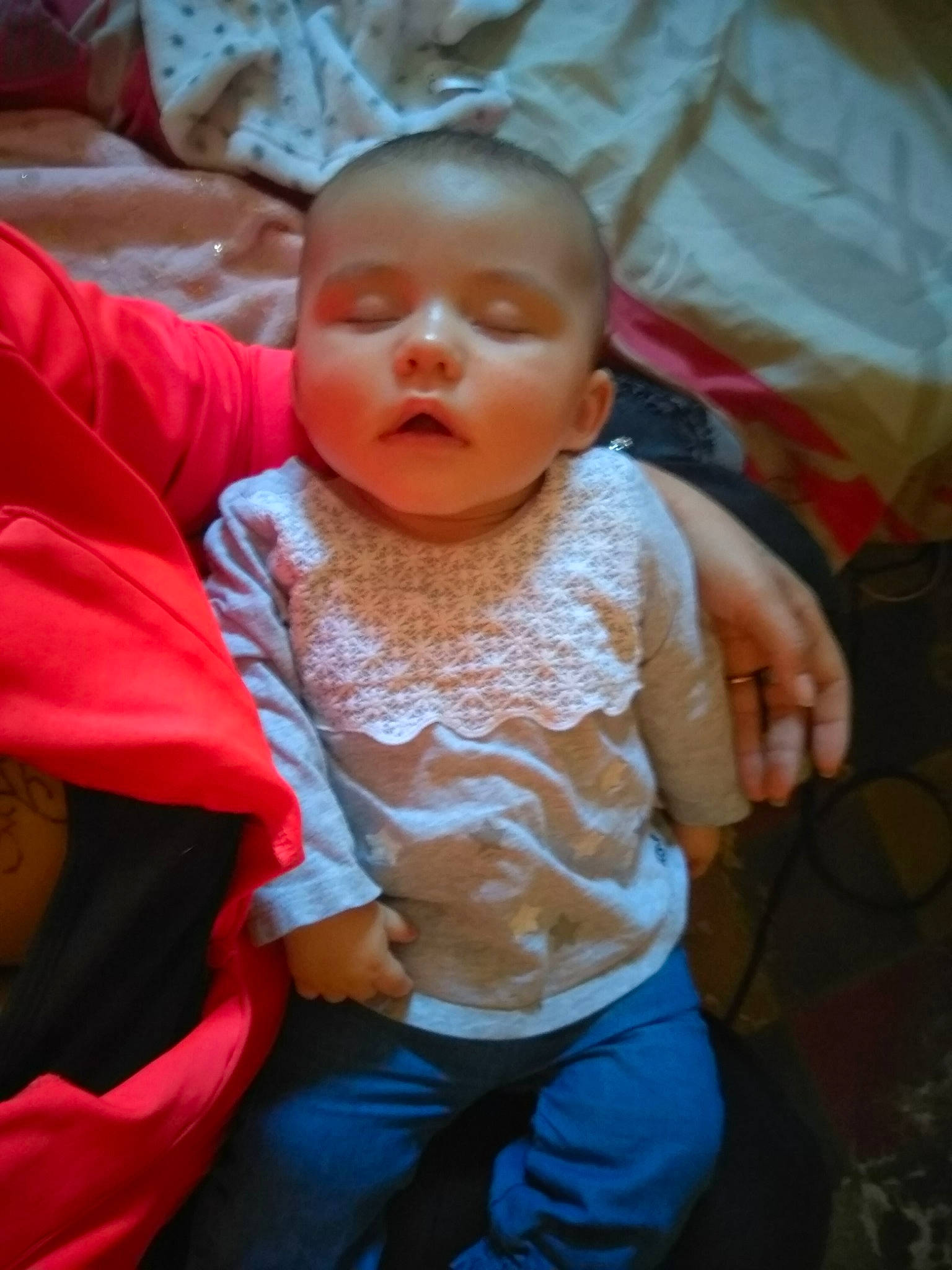 Peyton participe au concours pour gagner de l'argent avec cette photo : abdomen, boy, cheek, child, cool, day, face, forehead, fun, girl, head, human_hair_color, infant, mouth, nose, person, product, sitting, skin, toddler