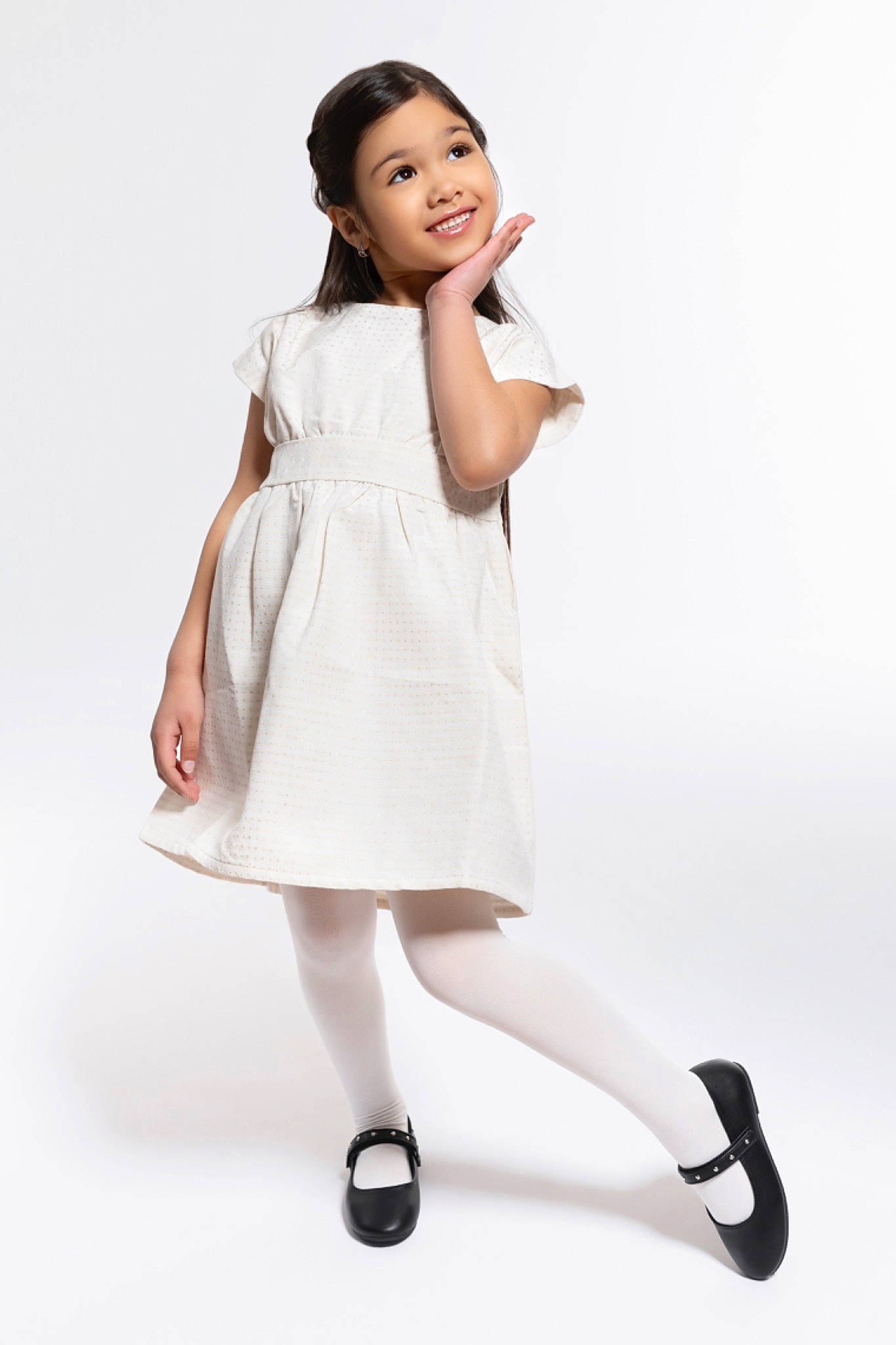 Keyla a rejoint le concours — aidez-le/la à gagner de superbes lots ! collar, day_dress, dress, dress_shirt, elbow, fashion_design, fashion_model, flash_photography, formal_wear, gesture, happy, human_leg, joy, knee, neck, one_piece_garment, person, shoulder, sleeve, smile