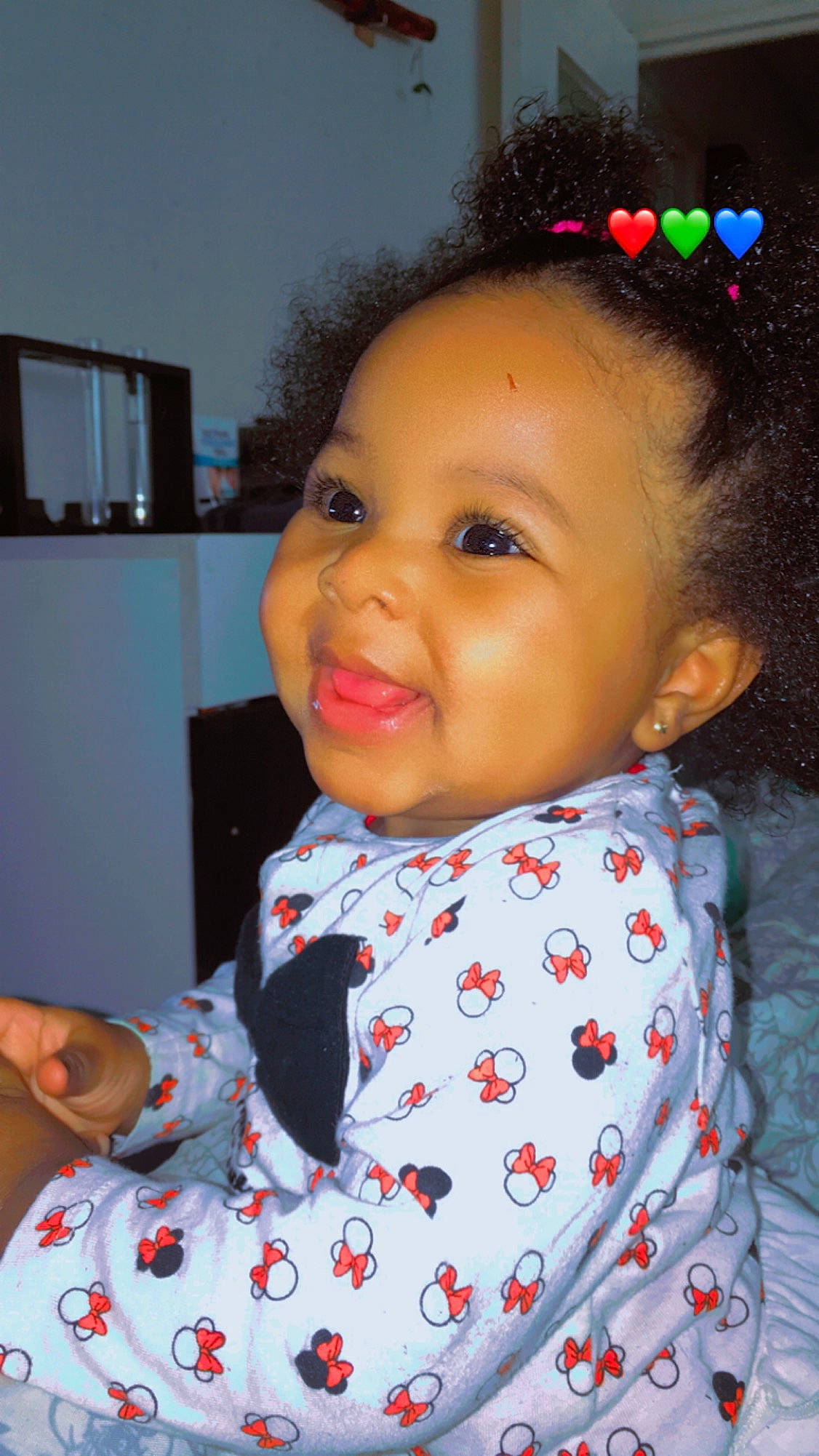 Orlane a rejoint le concours — aidez-le/la à gagner de superbes lots ! baby_toddler_clothing, cheek, chin, collar, dress_shirt, eyebrow, eyelash, facial_expression, fun, hair, happy, iris, joy, lip, nose, organ, person, pink, skin, sleeve