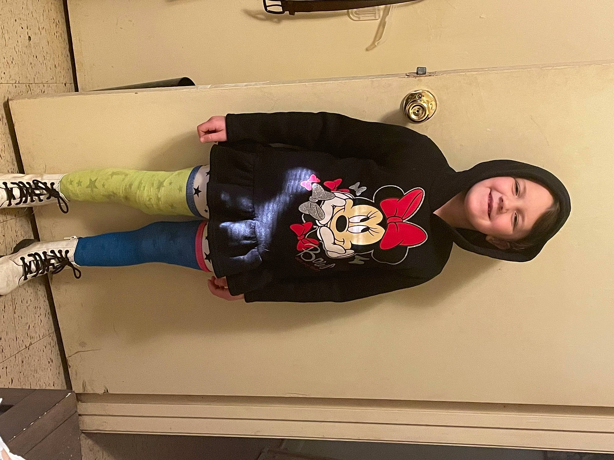 Vernyn is registered to the contest to win money with this photo: automotive_design, automotive_exterior, boot, bumper, carmine, cool, family_car, fashion, flooring, fun, human_leg, joy, knee, leg, motor_vehicle, person, room, smile, sportswear, thigh