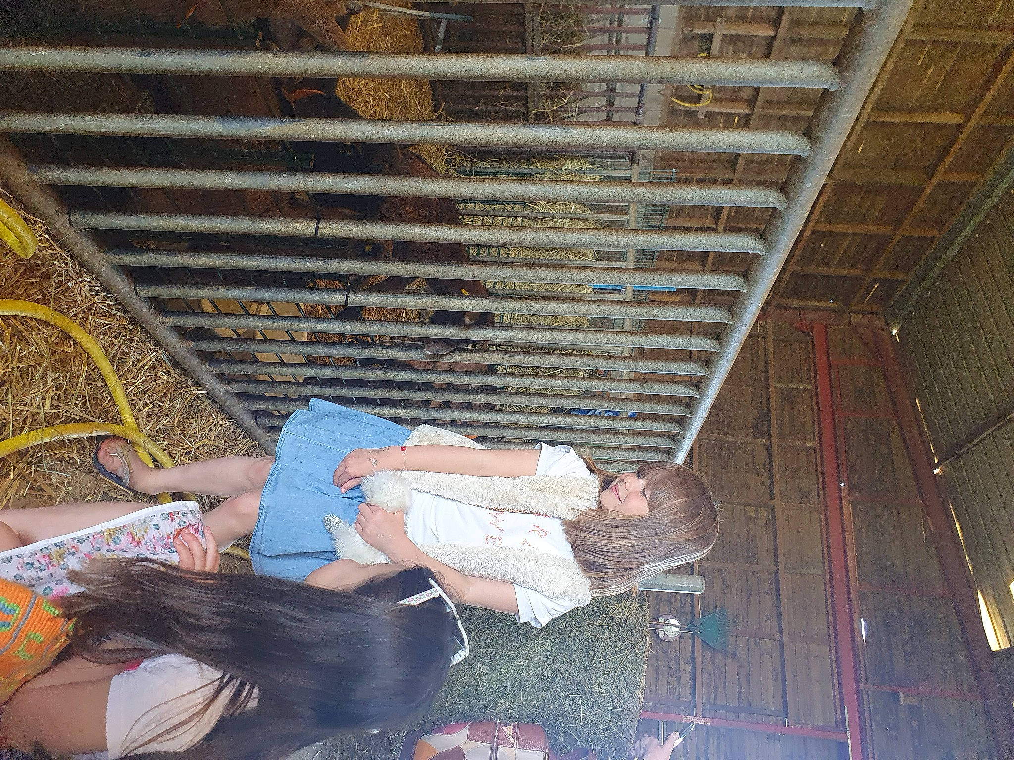 Romy participe au concours pour gagner de l'argent avec cette photo : ceiling, comfort, flesh, flooring, fun, hardwood, human_leg, joy, leisure, pattern, person, room, sitting, textile, thigh, wood