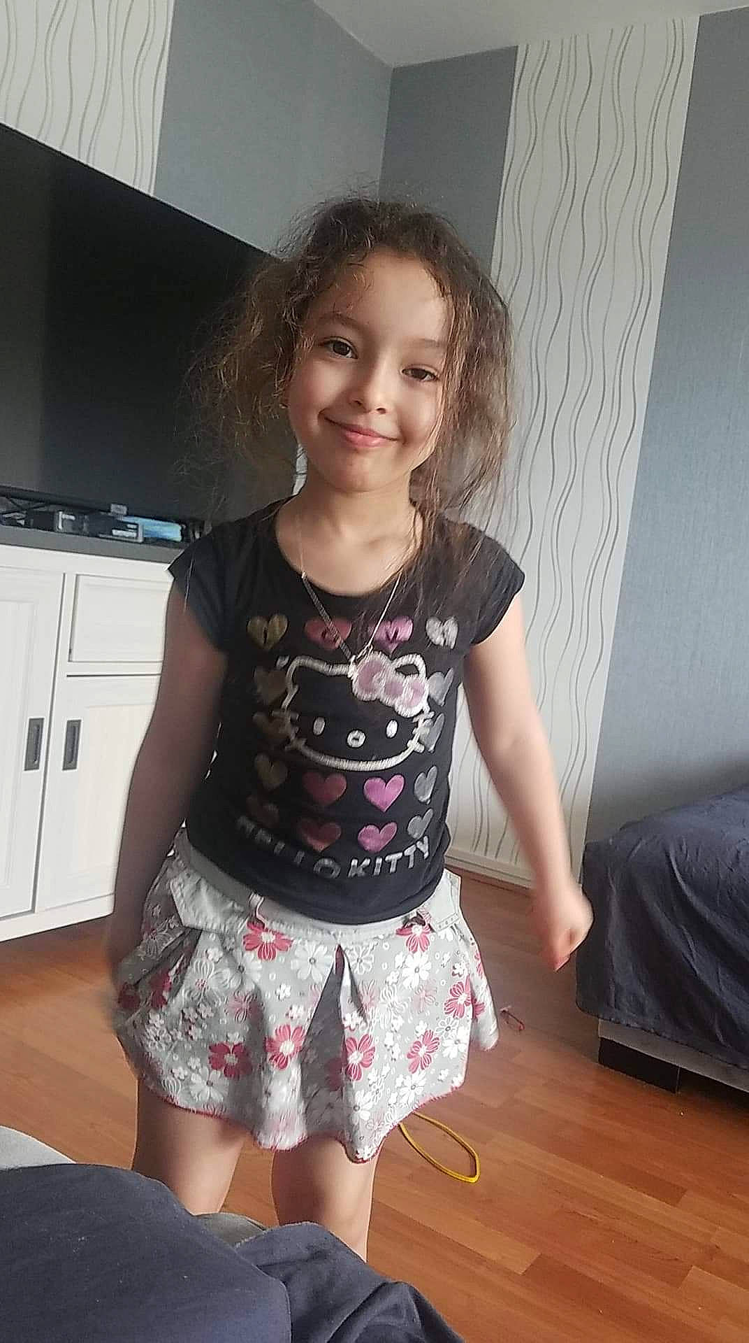 Mayar participe au concours pour gagner de l'argent avec cette photo : child, child_model, clothing, joy, person, shorts, t_shirt, toddler