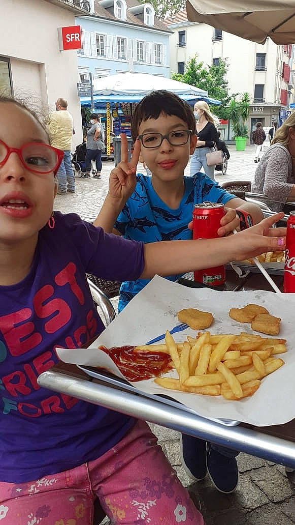 Ahmed a rejoint le concours — aidez-le/la à gagner de superbes lots ! cuisine, dish, eating, fast_food, finger_food, fish_and_chips, food, french_fries, fried_food, joy, junk_food, kids_meal, meal, person, side_dish, snack, street_food, under_exposed, vacation