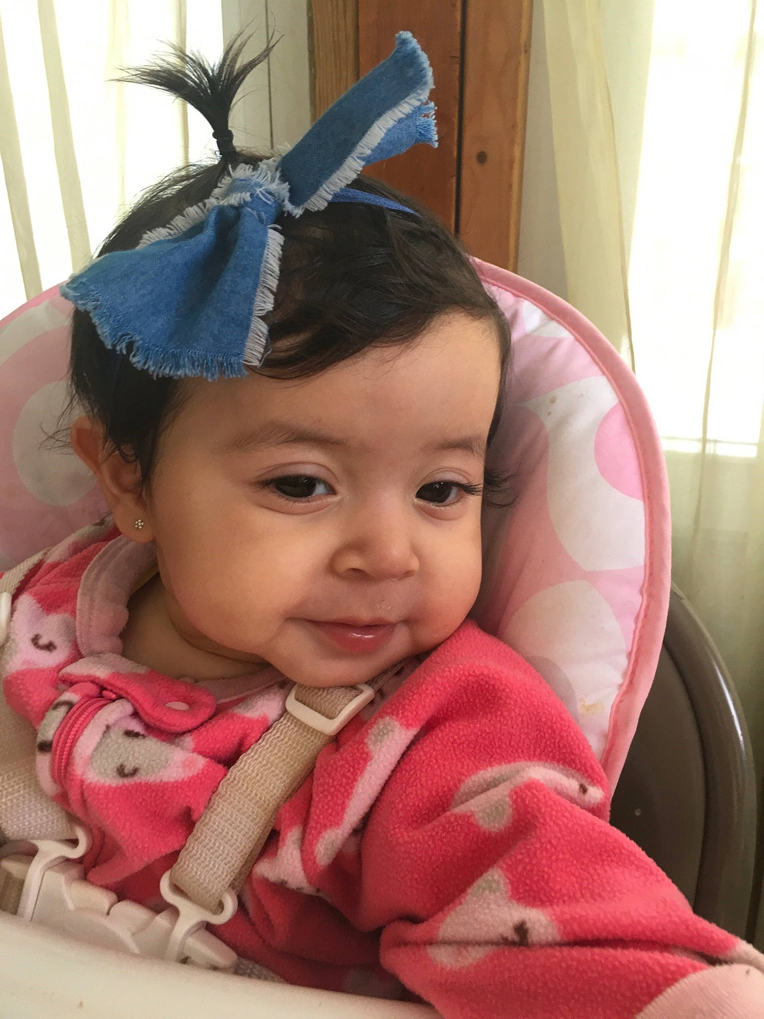 Esmeralda is registered to the contest to win money with this photo: baby, black_hair, cheek, child, ear, face, forehead, hair_accessory, head, headgear, lip, nose, person, pink, skin, smile, toddler