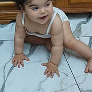 Maya a rejoint le concours — aidez-le/la à gagner de superbes lots ! accessories, baby, babycrawling, cabinet, crawling, door, drawer, face, furniture, head, jewelry, necklace, person, photography, plant, portrait, pottedplant, rock, slate, tile