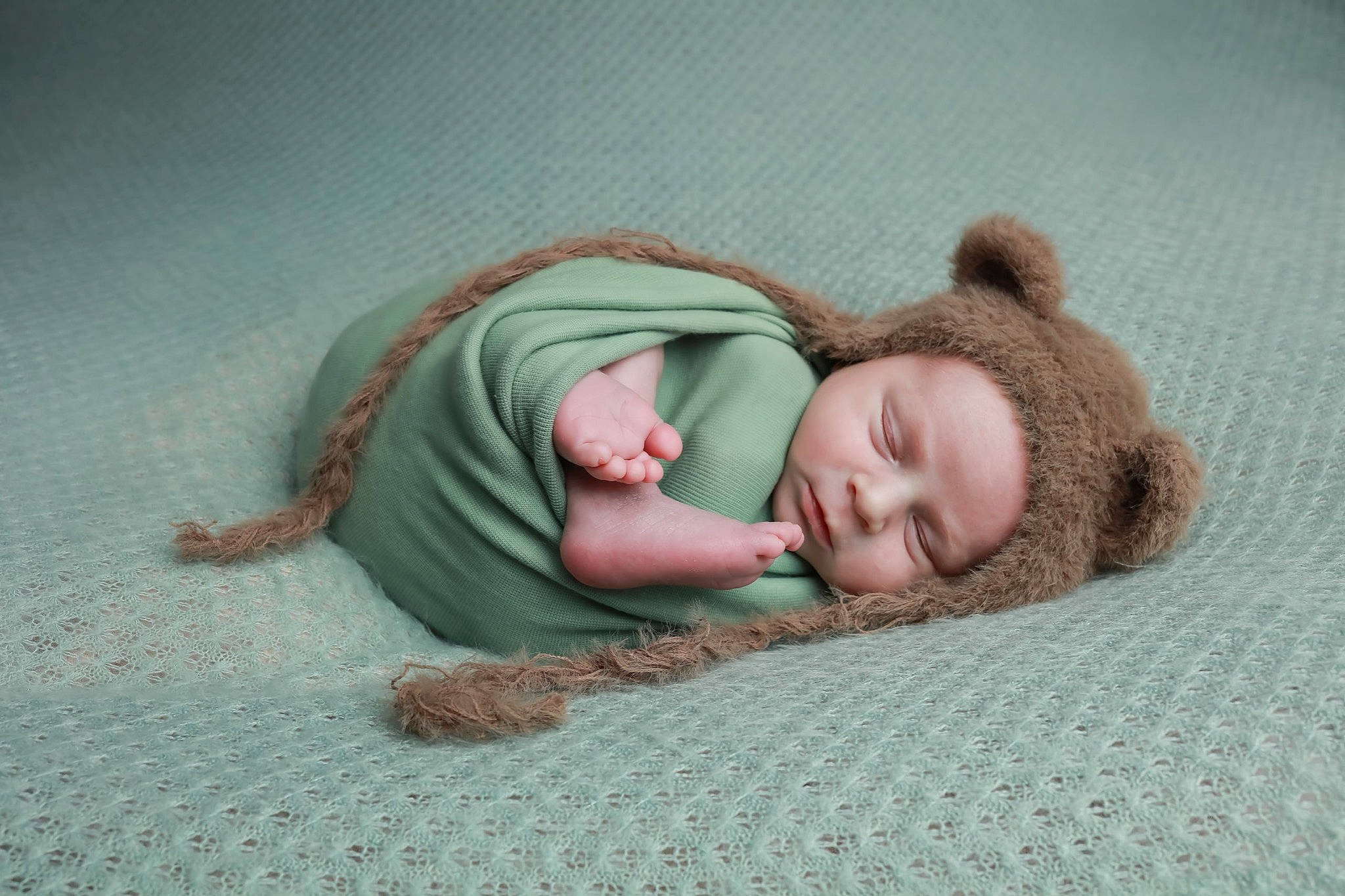 Louis participe au concours pour gagner de l'argent avec cette photo : baby, baby_sleeping, baby_toddler_clothing, bedding, bedtime, child, comfort, flooring, grass, grey, headgear, headwear, linens, nap, person, portrait_photography, room, skin, sleep, toddler