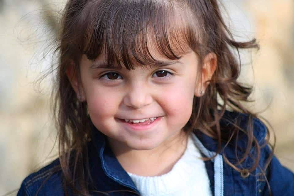 Léana participe au concours pour gagner de l'argent avec cette photo : bangs, black_hair, blond, brown_hair, cheek, child, child_model, chin, face, facial_expression, hair, hairstyle, iris, joy, lip, long_hair, person, photography, portrait, portrait_photography