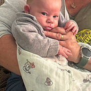 Louis participe au concours pour gagner de l'argent avec cette photo : baby, infant, child, sweater, blanket, cartoon_characters, hand, adult, holding, close_up, indoor, portrait, cute, warm, tender, person, skin, watch, jewelry, couch