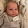 Louis a rejoint le concours — aidez-le/la à gagner de superbes lots ! baby, infant, pacifier, knitwear, beige, blanket, soft, cozy, cute, face, portrait, child, newborn, warm, sleeping_bag, expression, person, indoor, head, clothing