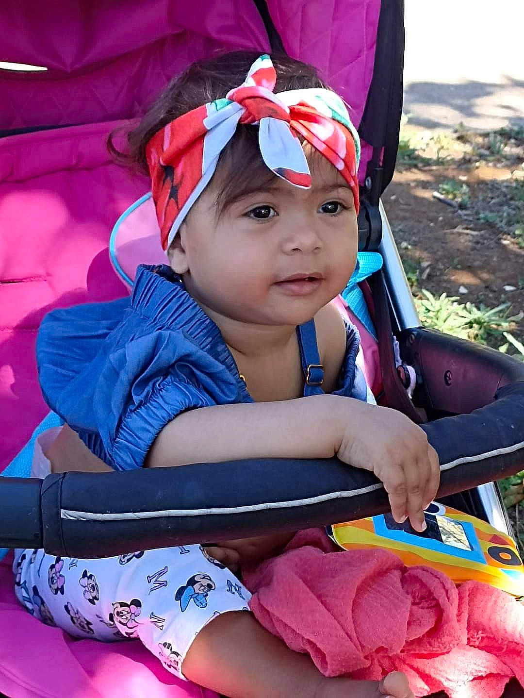 Rosalina a rejoint le concours — aidez-le/la à gagner de superbes lots ! baby, baby_carriage, baby_toddler_clothing, child, cool, electric_blue, fun, goggles, grass, happy, hat, headwear, leisure, magenta, person, personal_protective_equipment, pink, recreation, red, skin
