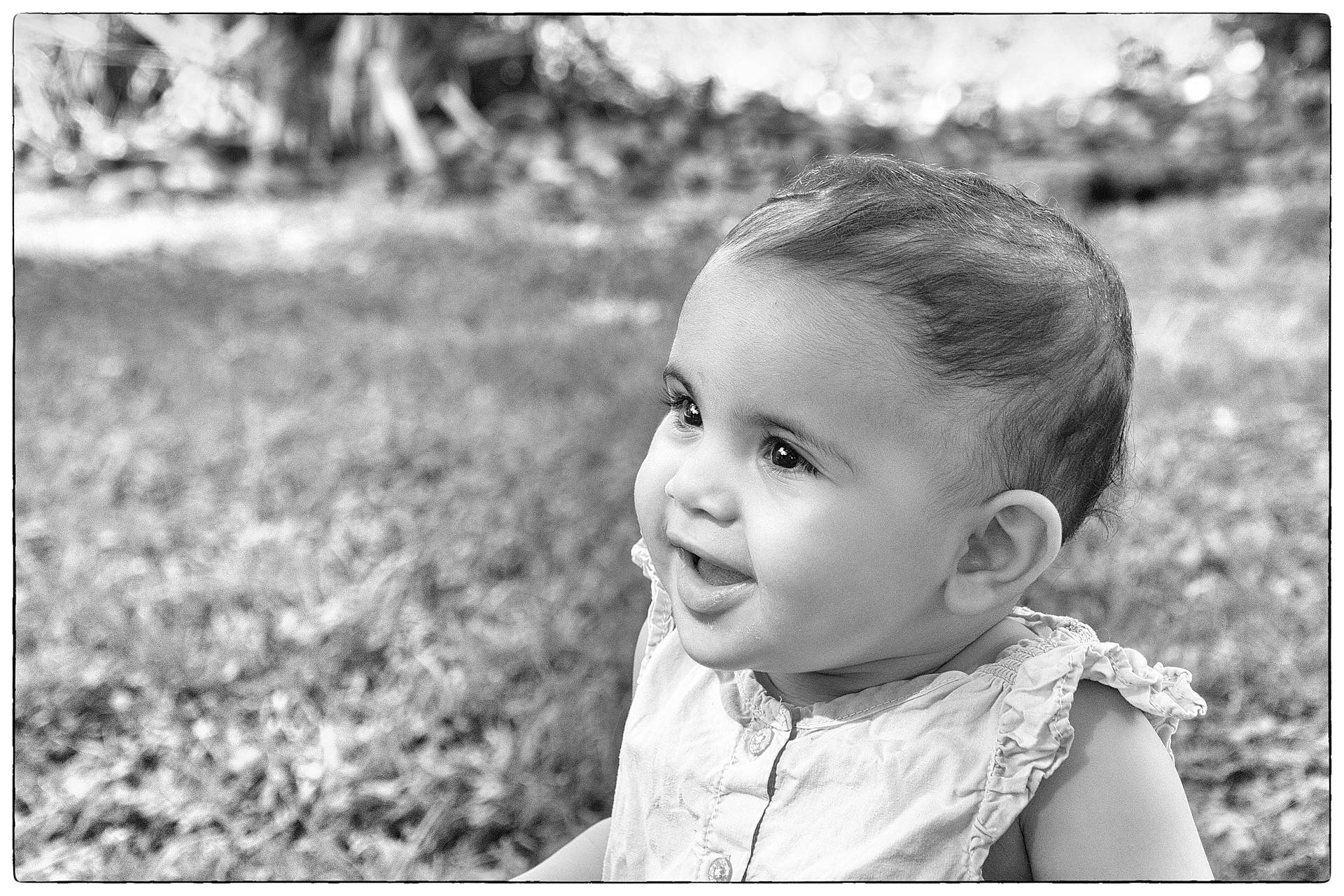 Lina a rejoint le concours — aidez-le/la à gagner de superbes lots ! adaptation, baby, black_and_white, cheek, child, eye, face, grass, happy, monochrome, monochrome_photography, people, person, photograph, photography, portrait, portrait_photography, smile, snapshot, stock_photography