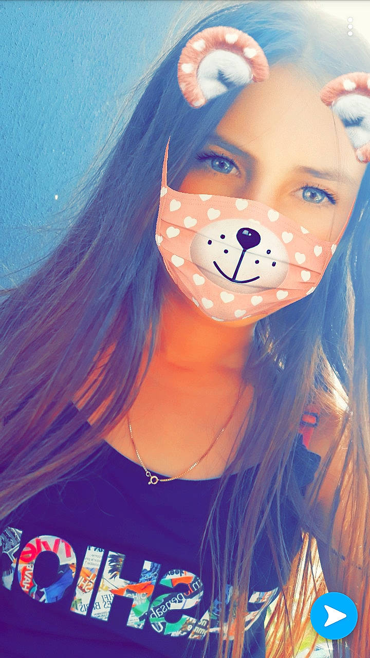 Angie participe au concours pour gagner de l'argent avec cette photo : black_hair, blue, brown_hair, cheek, cool, ear, eye, face, forehead, hair, hair_coloring, hairstyle, head, hime_cut, lip, long_hair, mouth, nose, person, photography