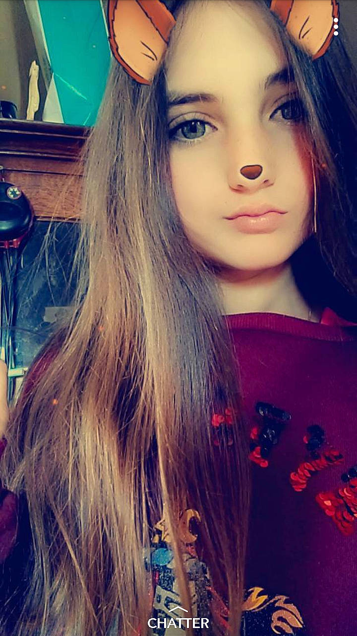 Angie a rejoint le concours — aidez-le/la à gagner de superbes lots ! beauty, blond, brown_hair, cheek, chin, cool, eye, eyebrow, eyelash, face, hair, hair_coloring, hairstyle, head, lip, long_hair, nose, person, pink, selfie