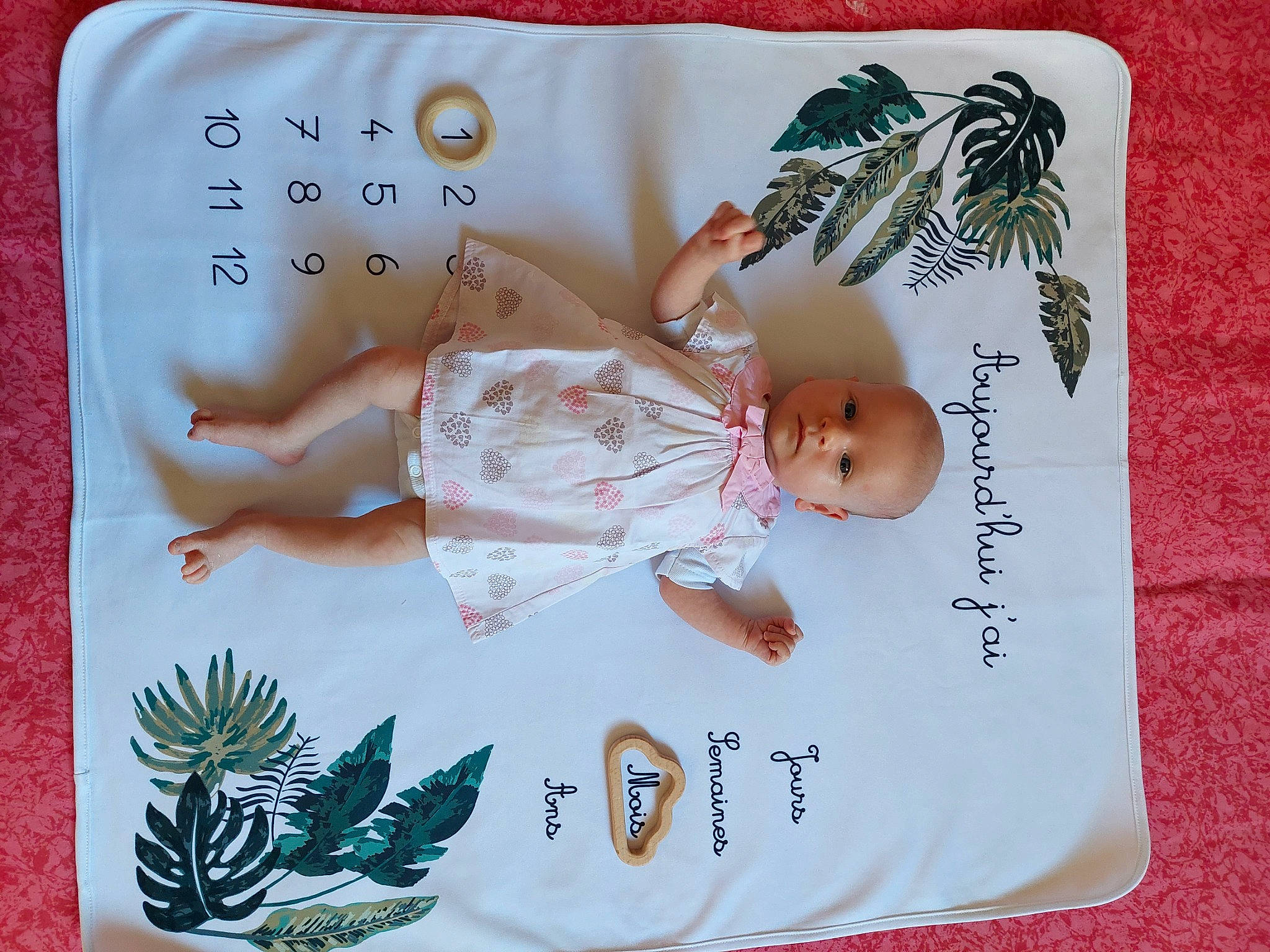Mila a rejoint le concours — aidez-le/la à gagner de superbes lots ! art, baby, baby_toddler_clothing, child, creative_arts, design, font, illustration, linens, paper, paper_product, pattern, person, pink, product, publication, rectangle, room, sleeve, textile