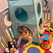 Lyam a rejoint le concours — aidez-le/la à gagner de superbes lots ! toddler, child, playtent, mesh, colorful_mat, foam_puzzle, mickey_mouse, plush_toys, toy, playpen, crawling, indoor, floor, curious, baby, hands, clothing, head, face, playtime