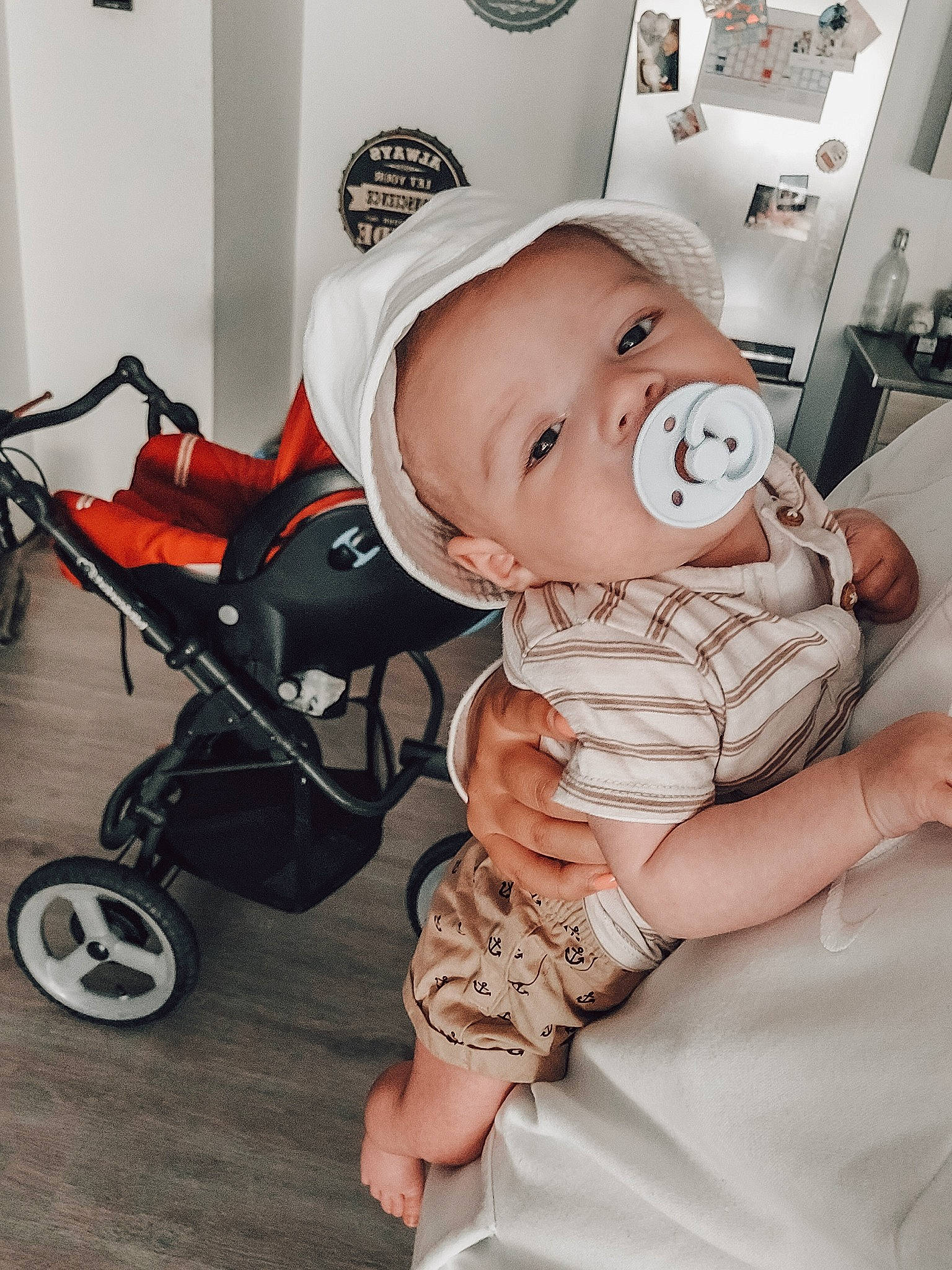 Lyo a rejoint le concours — aidez-le/la à gagner de superbes lots ! baby, baby_carriage, baby_products, baby_safety, baby_toddler_clothing, child, comfort, event, fashion_accessory, finger, fun, happy, person, personal_protective_equipment, sitting, skin, standing, tire, toddler, wheel