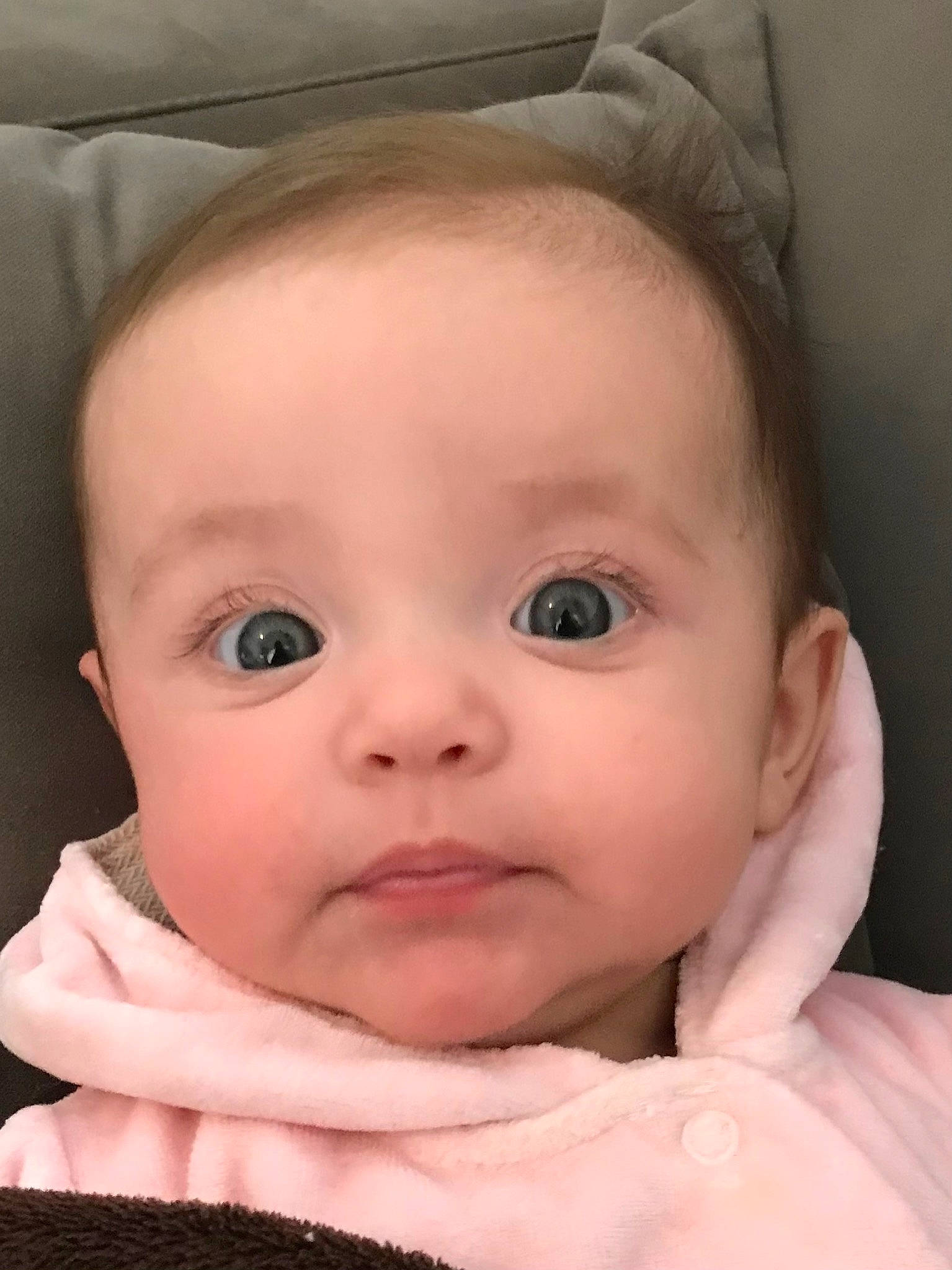 Juliana a rejoint le concours — aidez-le/la à gagner de superbes lots ! baby, cheek, chin, comfort, eye, eyebrow, eyelash, face, finger, flash_photography, forehead, gesture, hand, head, iris, lip, mouth, nose, person, skin