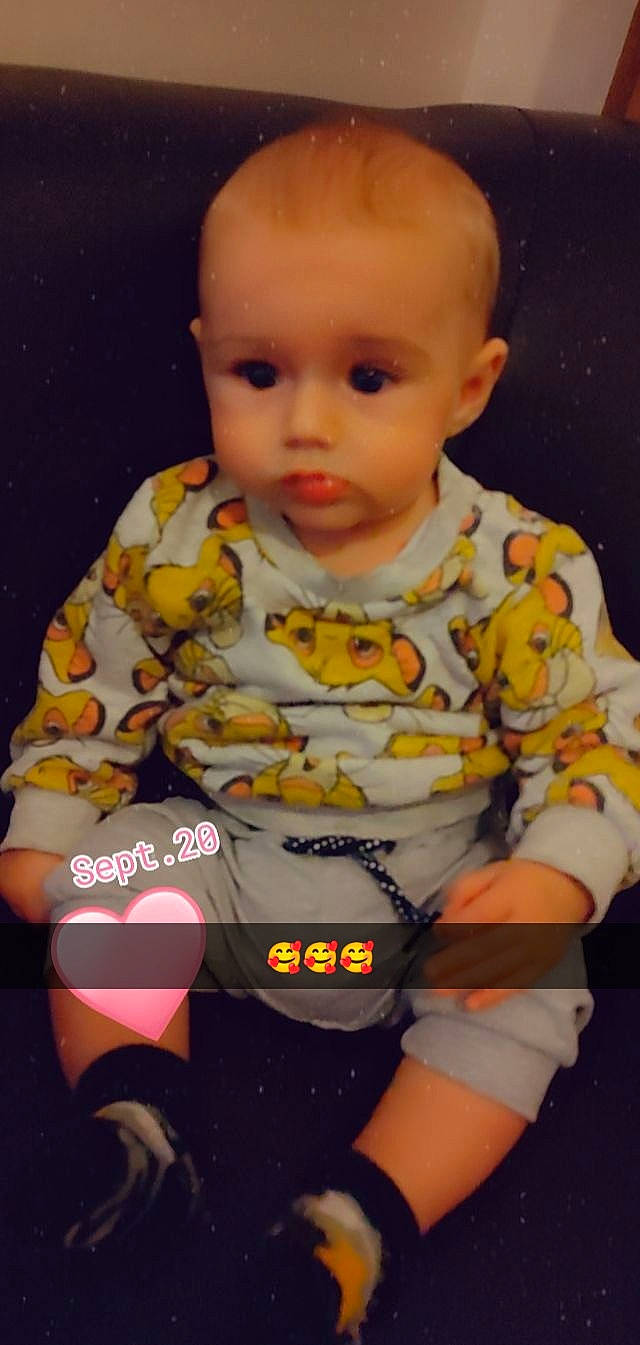 Teewen a rejoint le concours — aidez-le/la à gagner de superbes lots ! baby, baby_products, baby_toddler_clothing, cheek, chest, child, fun, head, iris, mouth, nose, person, personal_protective_equipment, play, product, sitting, skin, sleeve, t_shirt, thigh