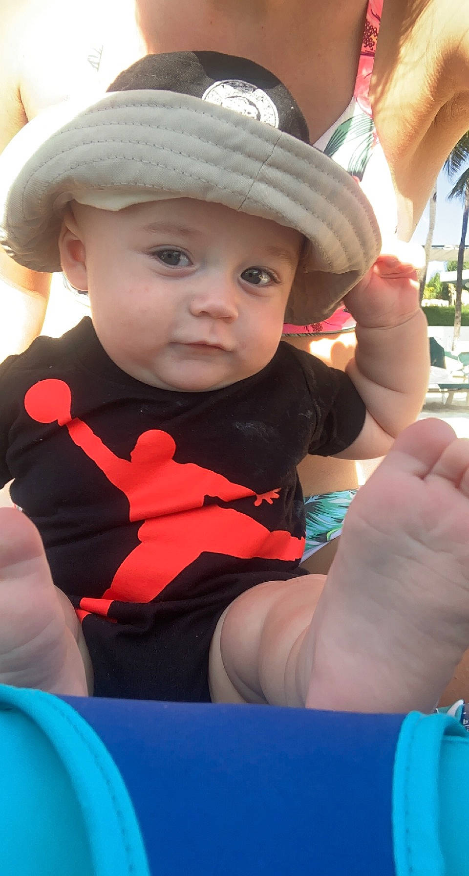 Ayden participe au concours pour gagner de l'argent avec cette photo : arm, baby, baby_toddler_clothing, beauty, blue, child, facial_expression, finger, fun, gesture, hand, happy, hat, headwear, leisure, person, photograph, product, skin, snapshot