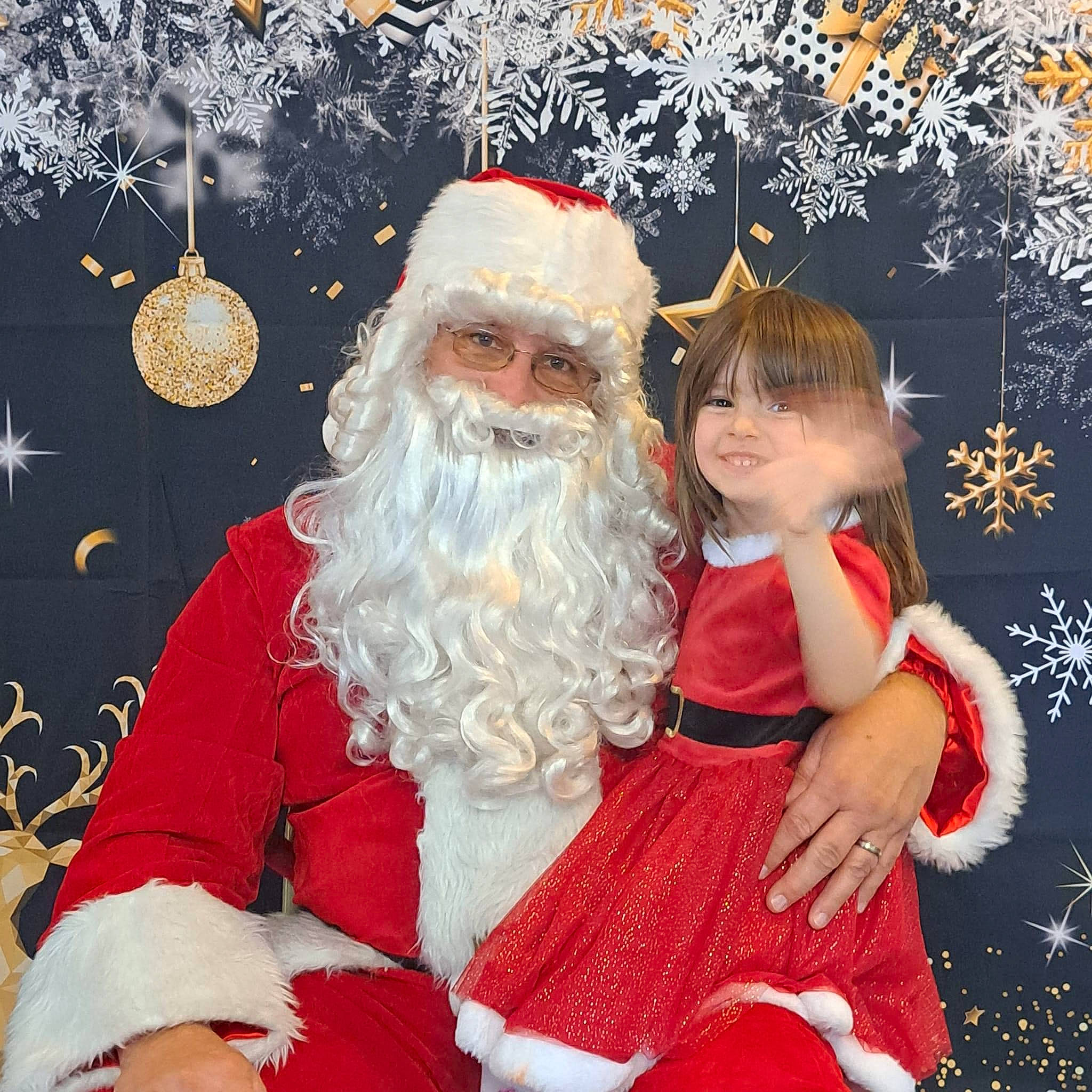 Winry is registered to the contest to win money with this photo: beard, christmas, christmas_decoration, christmas_eve, christmas_ornament, event, facial_expression, facial_hair, fictional_character, fun, hair, happy, headwear, holiday, human_body, joy, lap, person, santa_claus, smile