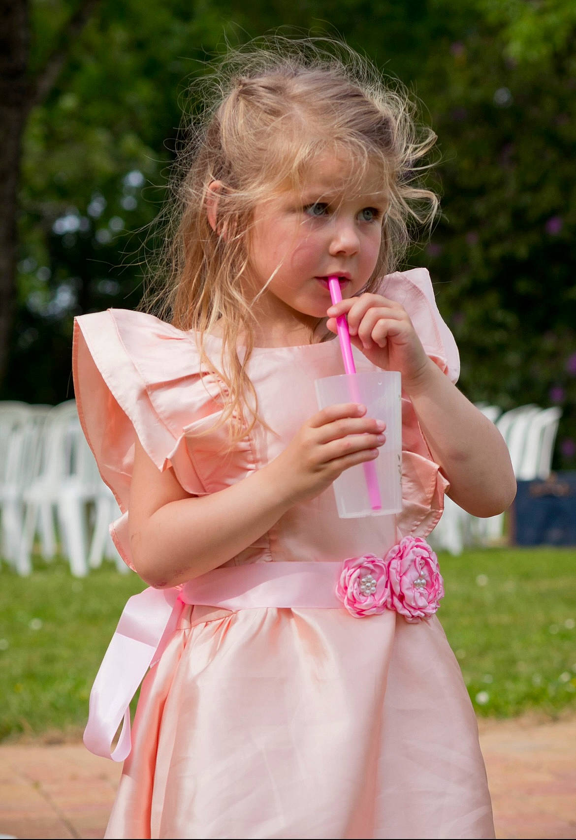 Elizabeth participe au concours pour gagner de l'argent avec cette photo : baby_toddler_clothing, blond, child, day_dress, dress, event, formal_wear, fun, gesture, grass, hand, happy, lip, people_in_nature, person, pink, plant, recreation, summer, toddler