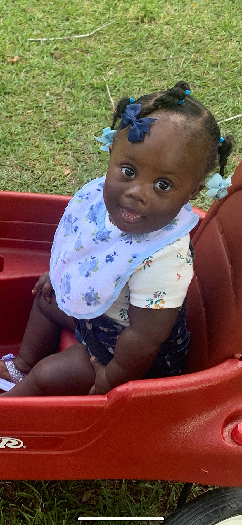 Kansys is registered to the contest to win money with this photo: baby, baby_toddler_clothing, beauty, black, blue, child, fun, grass, happy, human_leg, leisure, mouth, person, photograph, pink, recreation, skin, snapshot, sunglasses, thigh