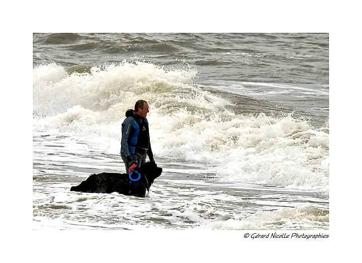Osca participe au concours pour gagner de l'argent avec cette photo : beach, coast, fun, happy, lake, leisure, ocean, outdoor_recreation, people_in_nature, personal_protective_equipment, recreation, stock_photography, tide, walking, water, wave, wetsuit, wind, wind_wave, winter