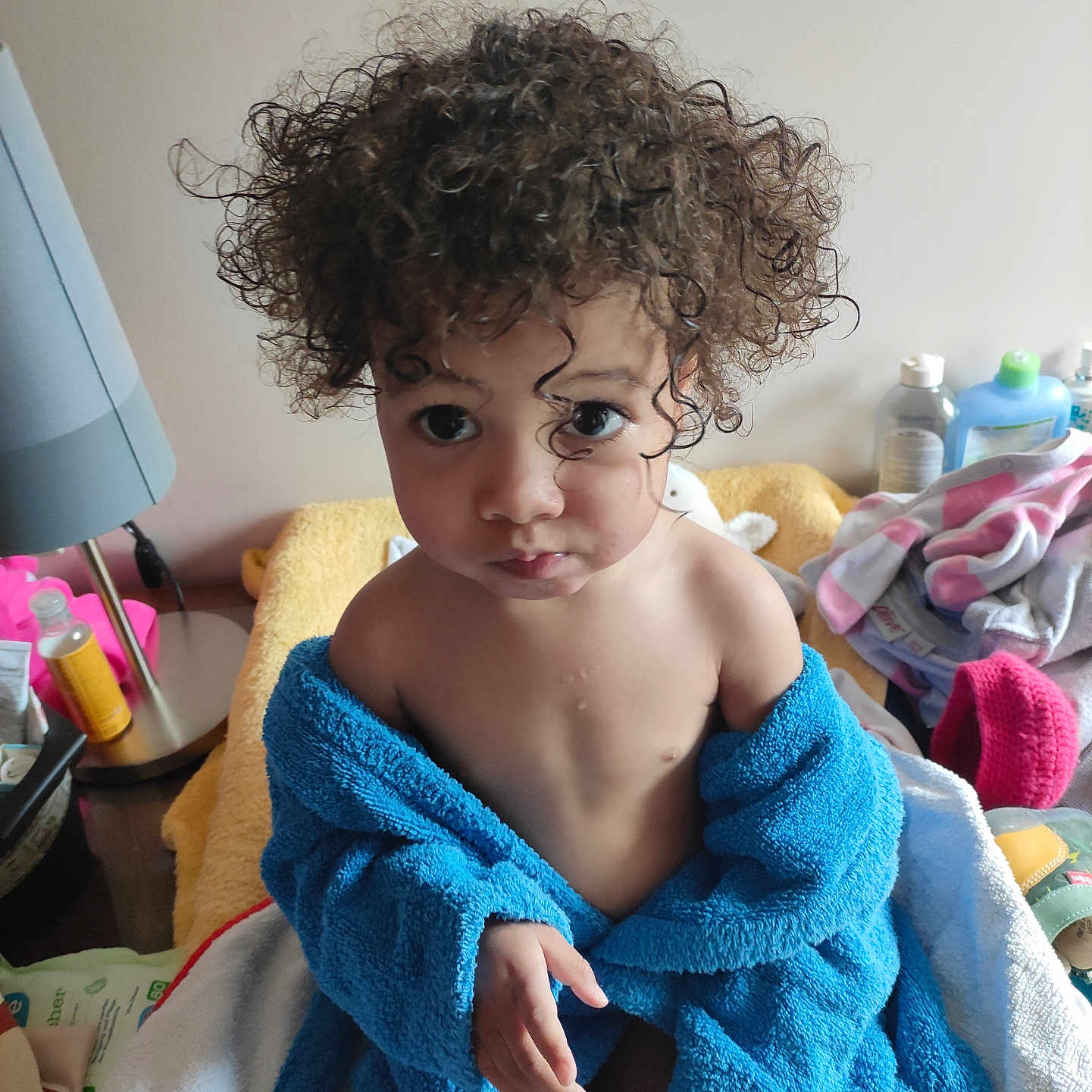 Loona a rejoint le concours — aidez-le/la à gagner de superbes lots ! baby, back, bathtowel, blanket, bodypart, couch, face, fashion, finger, furniture, hand, happy, head, homedecor, linen, person, photography, portrait, smile, towel