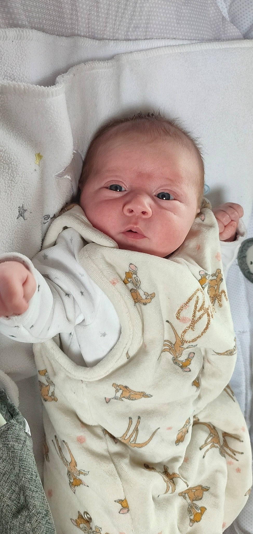 Clélia participe au concours pour gagner de l'argent avec cette photo : baby, baby_products, baby_toddler_clothing, cheek, child, collar, comfort, formal_wear, gesture, happy, iris, linens, lip, pattern, person, skin, sleeve, toddler