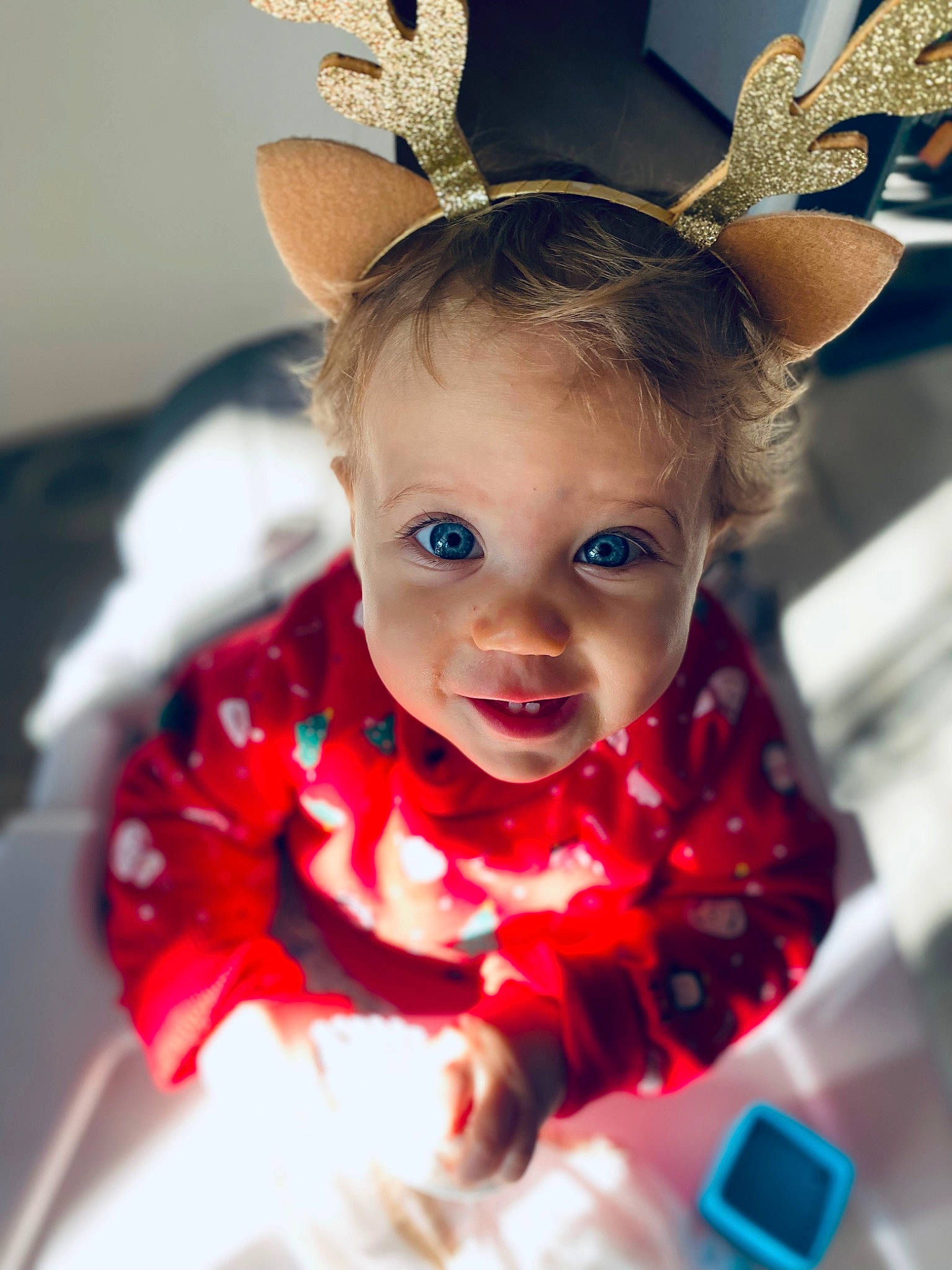 Nina a rejoint le concours — aidez-le/la à gagner de superbes lots ! baby, baby_toddler_clothing, child, chin, costume_hat, event, eye, eyelash, fashion_accessory, fictional_character, fun, happy, headband, headpiece, human_body, neck, person, pink, sleeve, toddler