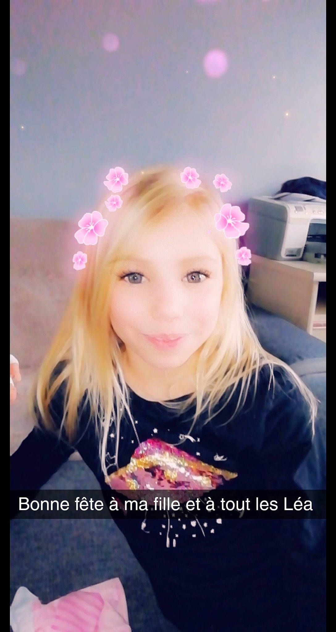 Léa a rejoint le concours — aidez-le/la à gagner de superbes lots ! cheek, child, flesh, hair, hair_coloring, happy, head, jaw, lip, mouth, nose, person, photo_caption, photography, pink, selfie, smile, snapshot