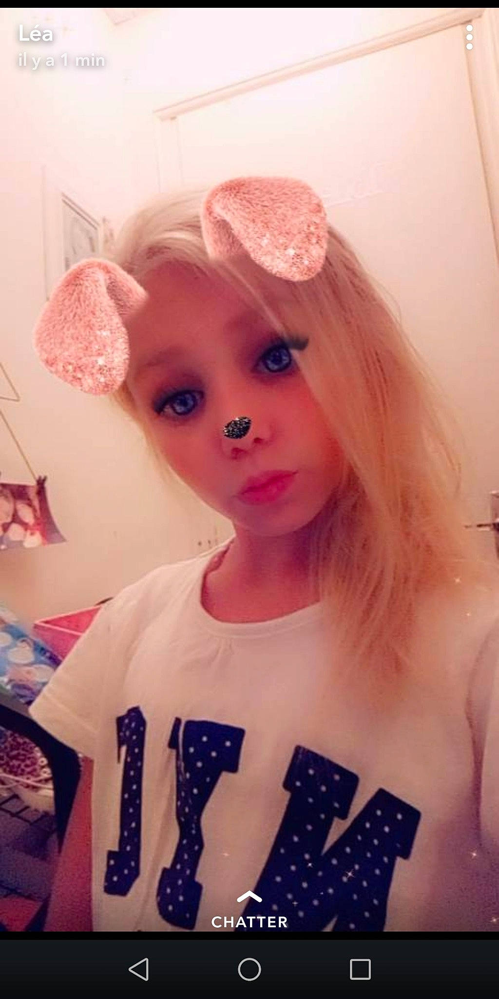 Léa a rejoint le concours — aidez-le/la à gagner de superbes lots ! beauty, blond, cheek, cool, ear, eye, eyebrow, eyelash, face, forehead, hair, hair_coloring, hairstyle, head, hime_cut, lip, nose, person, pink, selfie