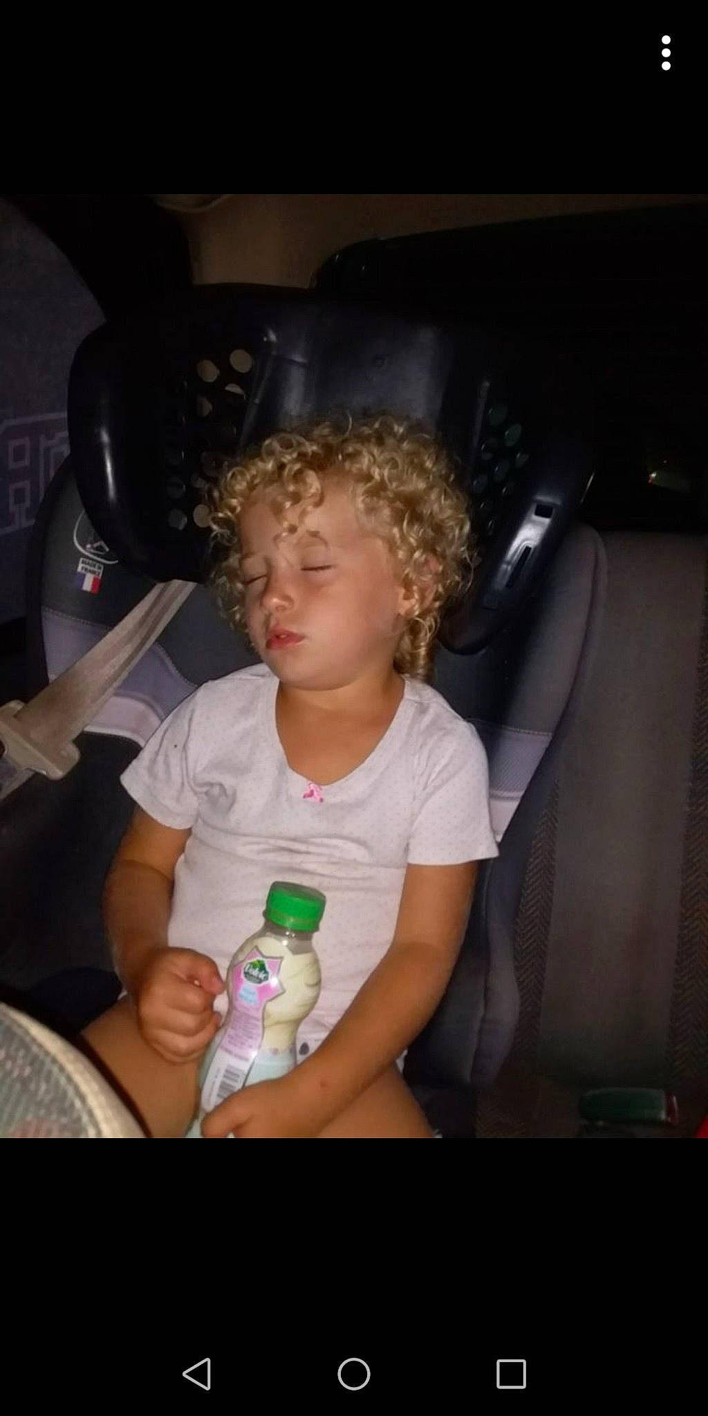 Fanny a rejoint le concours — aidez-le/la à gagner de superbes lots ! arm, car_seat, child, ear, family_car, fun, person, smile, toddler