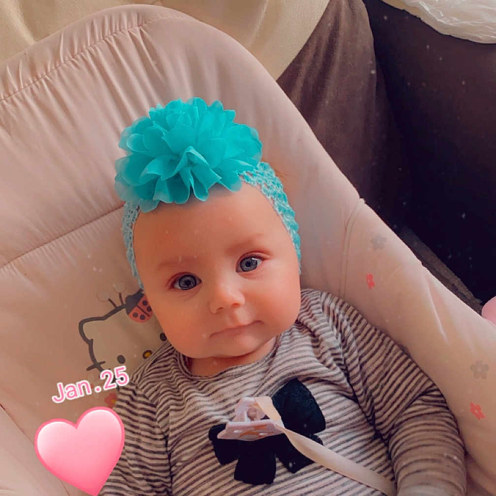 Inaya participe au concours pour gagner de l'argent avec cette photo : baby, baby_products, baby_toddler_clothing, beanie, cap, cheek, child, comfort, costume_hat, fashion_accessory, headband, headgear, headpiece, magenta, pattern, pink, sitting, sleeve, textile, toddler