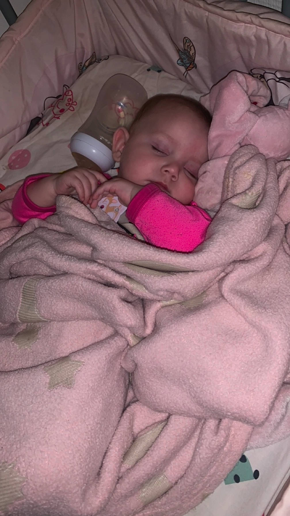 Inaya participe au concours pour gagner de l'argent avec cette photo : baby, baby_products, baby_sleeping, baby_toddler_clothing, bed, bedding, bedtime, cheek, child, comfort, ear, eye, head, human_body, linens, mouth, person, pink, skin, thumb