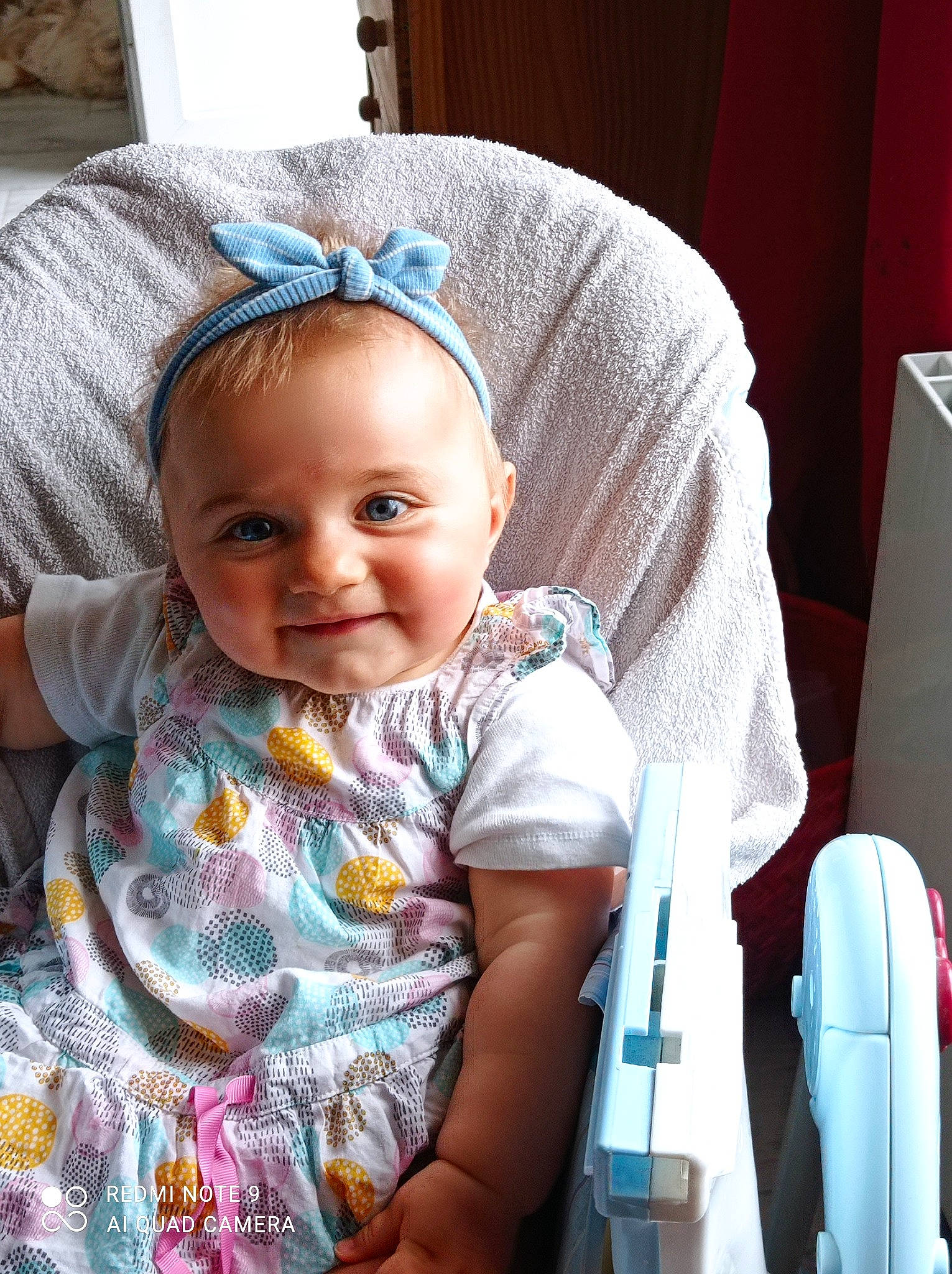 Elisa a rejoint le concours — aidez-le/la à gagner de superbes lots ! baby, baby_toddler_clothing, cap, cheek, child, eye, face, fun, hairstyle, happy, head, headgear, iris, joy, person, purple, skin, sleeve, smile, standing