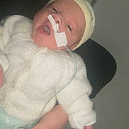 Djennah participe au concours pour gagner de l'argent avec cette photo : baby, clothing, cozy, cute, hand, healthcare, holding, hospital, indoor, infant, knit_sweater, medical_tape, nasal_tube, newborn, pastel, person, sleepy, small_hand, soft, yellow_hat