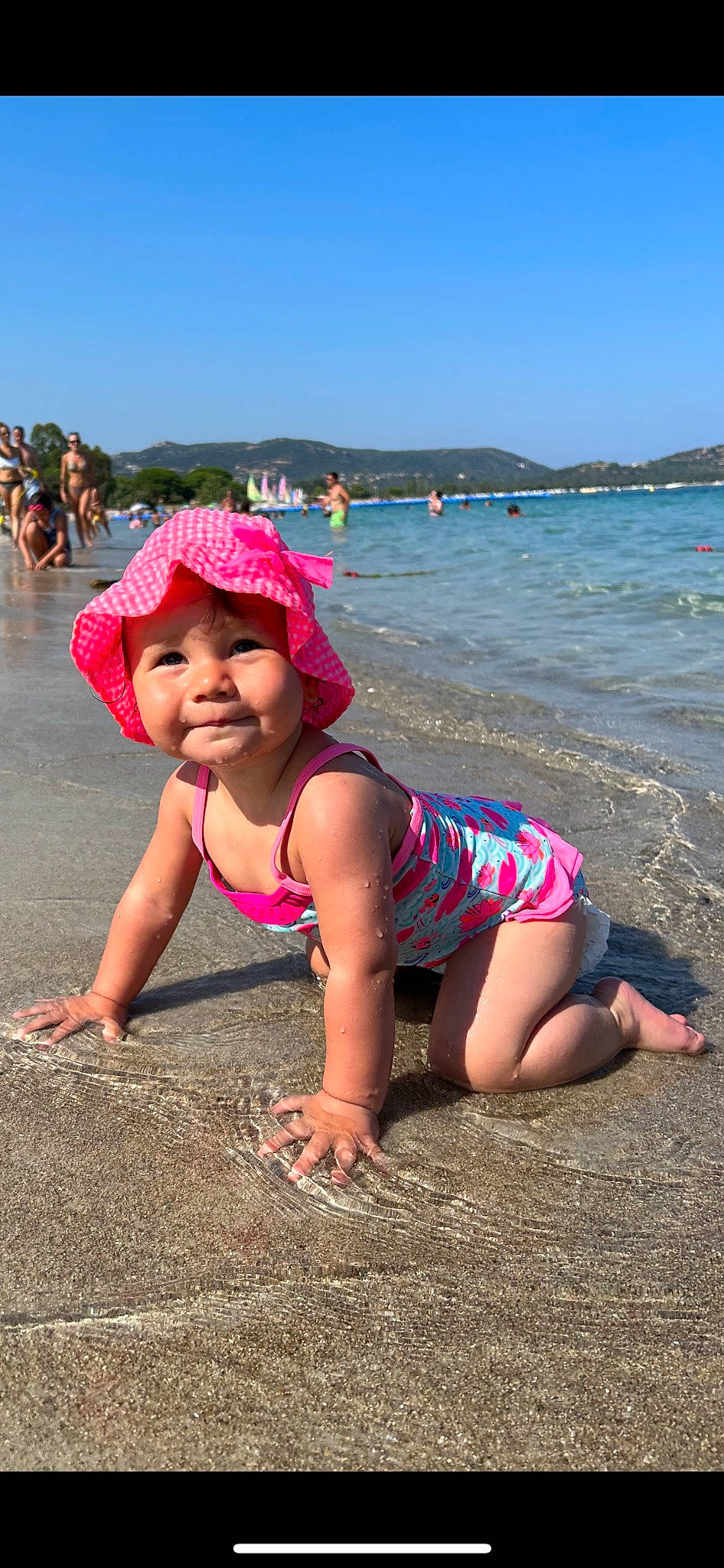 Joy participe au concours pour gagner de l'argent avec cette photo : barefoot, beach, brassiere, coastal_and_oceanic_landforms, fun, happy, headgear, headwear, holiday, human_leg, joy, leisure, people_in_nature, people_on_beach, person, sand, shore, sky, swimwear, thigh