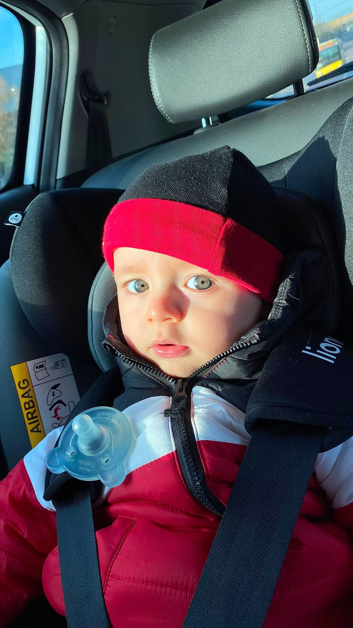 Andréas participe au concours pour gagner de l'argent avec cette photo : auto_part, automotive_design, baby, baby_carriage, baby_products, car_seat, car_seat_cover, child, comfort, electric_blue, family_car, head_restraint, headwear, motor_vehicle, person, product, seat_belt, steering_wheel, toddler, vehicle