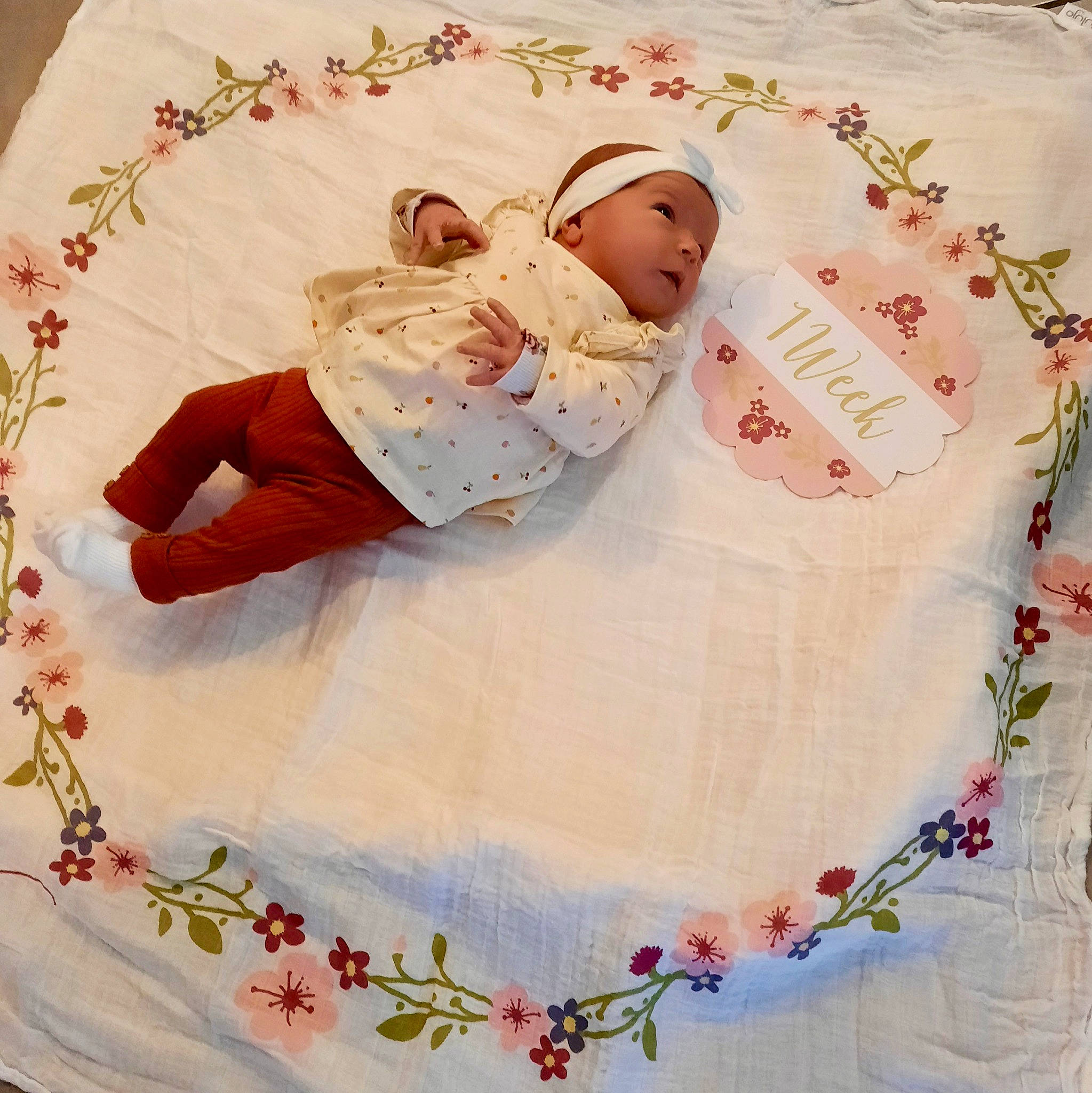 Inaya participe au concours pour gagner de l'argent avec cette photo : art, baby, baby_toddler_clothing, bedding, child, comfort, craft, creative_arts, dishware, font, happy, headwear, linens, needlework, pattern, peach, person, rectangle, sleeve, t_shirt