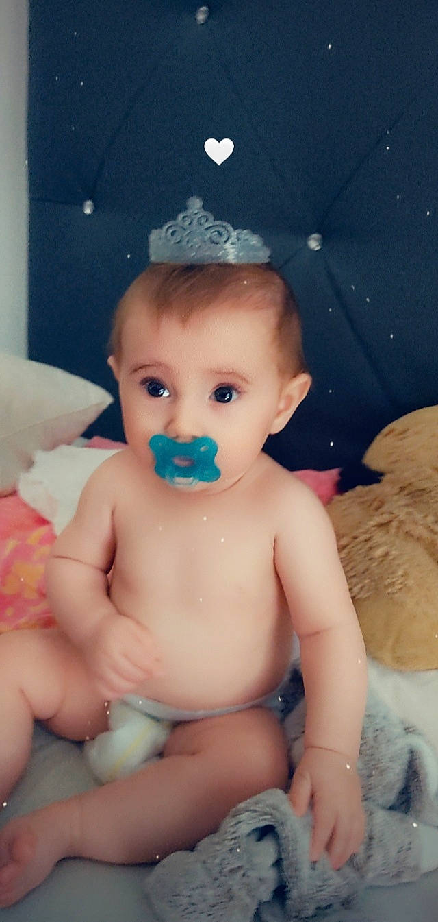 Meryl a rejoint le concours — aidez-le/la à gagner de superbes lots ! abdomen, baby, bathing, cheek, chest, child, chin, eye, fun, happy, head, human_body, mouth, muscle, nose, person, skin, stomach, thumb, toddler