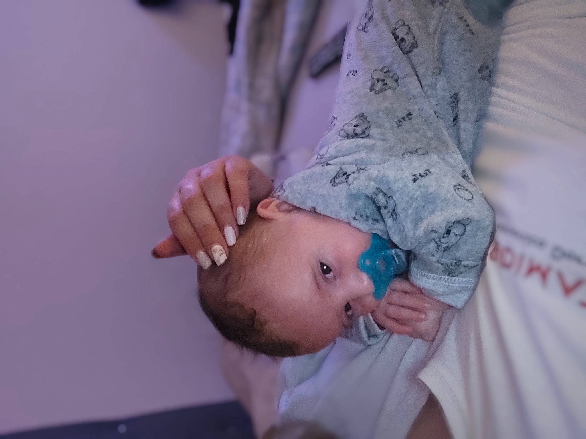 Meryl a rejoint le concours — aidez-le/la à gagner de superbes lots ! abdomen, baby, baby_toddler_clothing, bracelet, child, elbow, eyelash, fashion_accessory, flesh, gesture, hand, happy, jewellery, lip, nail, pattern, person, sleeve, thumb, toddler